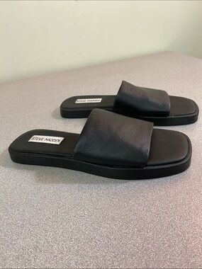 Steve Madden Black Leather Padded Slide Sandals